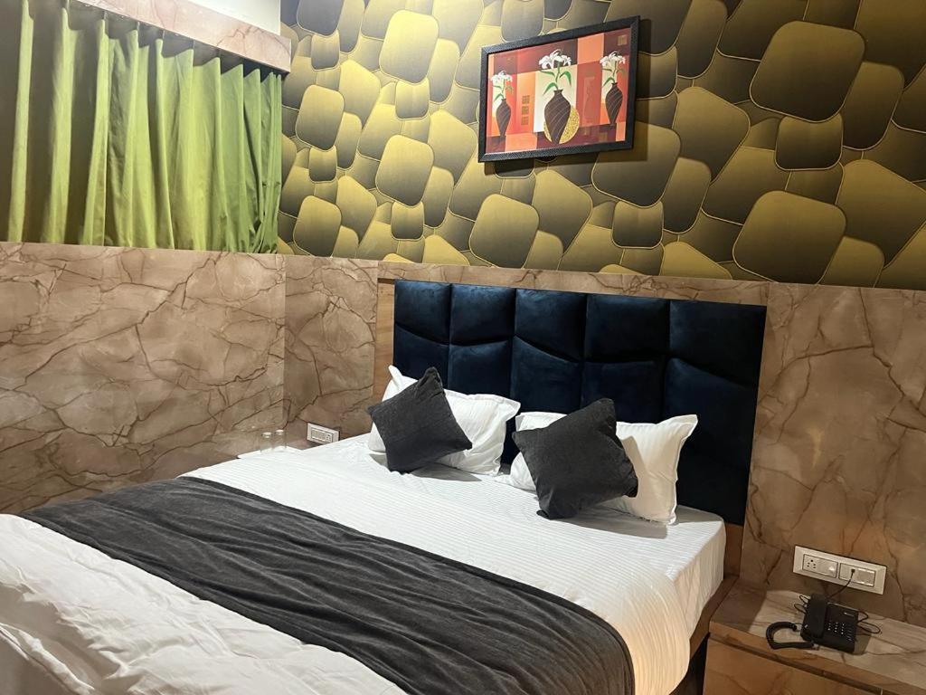 Hotel Sunrise Vadodara Exterior photo