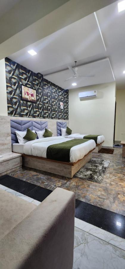 Hotel Sunrise Vadodara Exterior photo