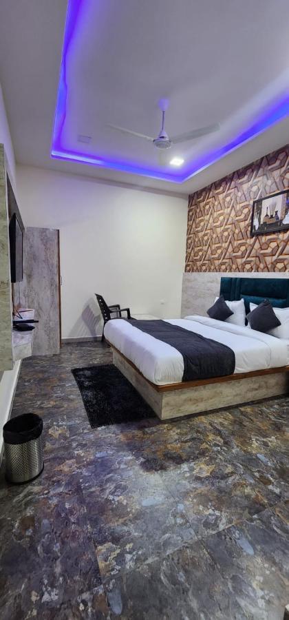 Hotel Sunrise Vadodara Exterior photo