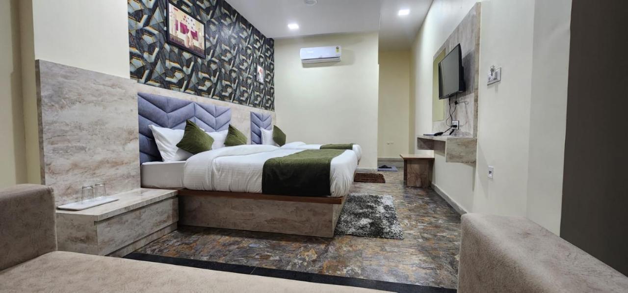 Hotel Sunrise Vadodara Exterior photo